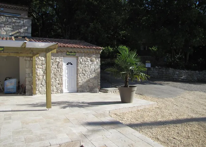 Camping Chalets Les Chenes Verts